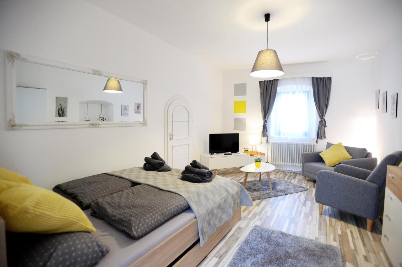 Castle Garden Apartman Егер Екстериор снимка