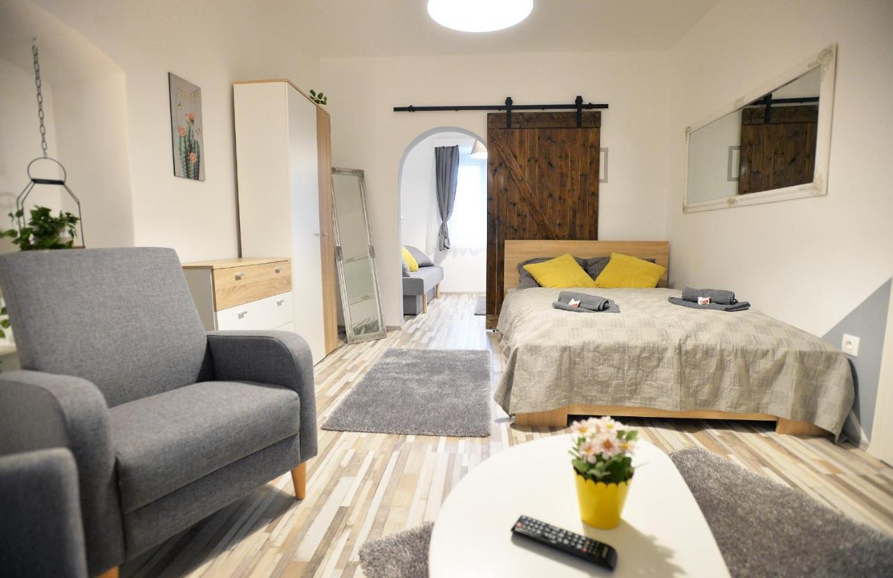 Castle Garden Apartman Егер Екстериор снимка