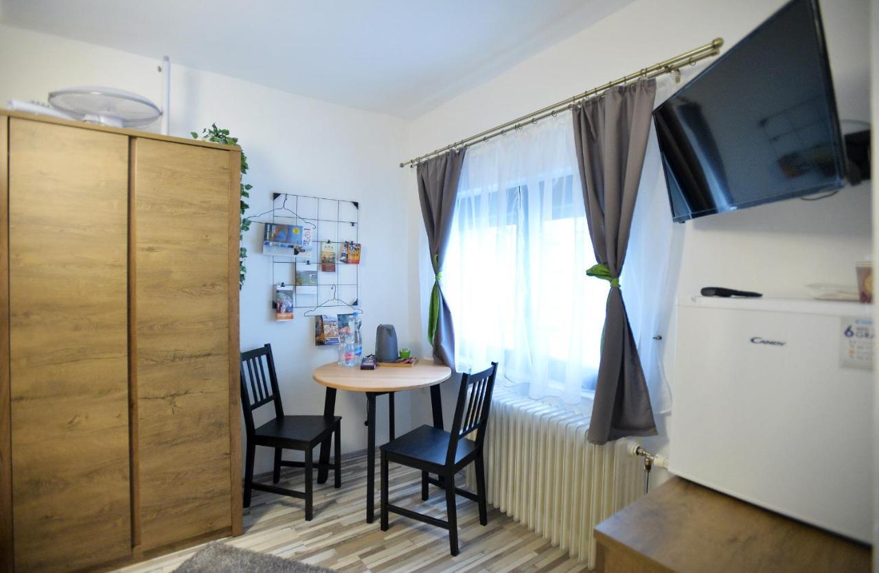 Castle Garden Apartman Егер Екстериор снимка