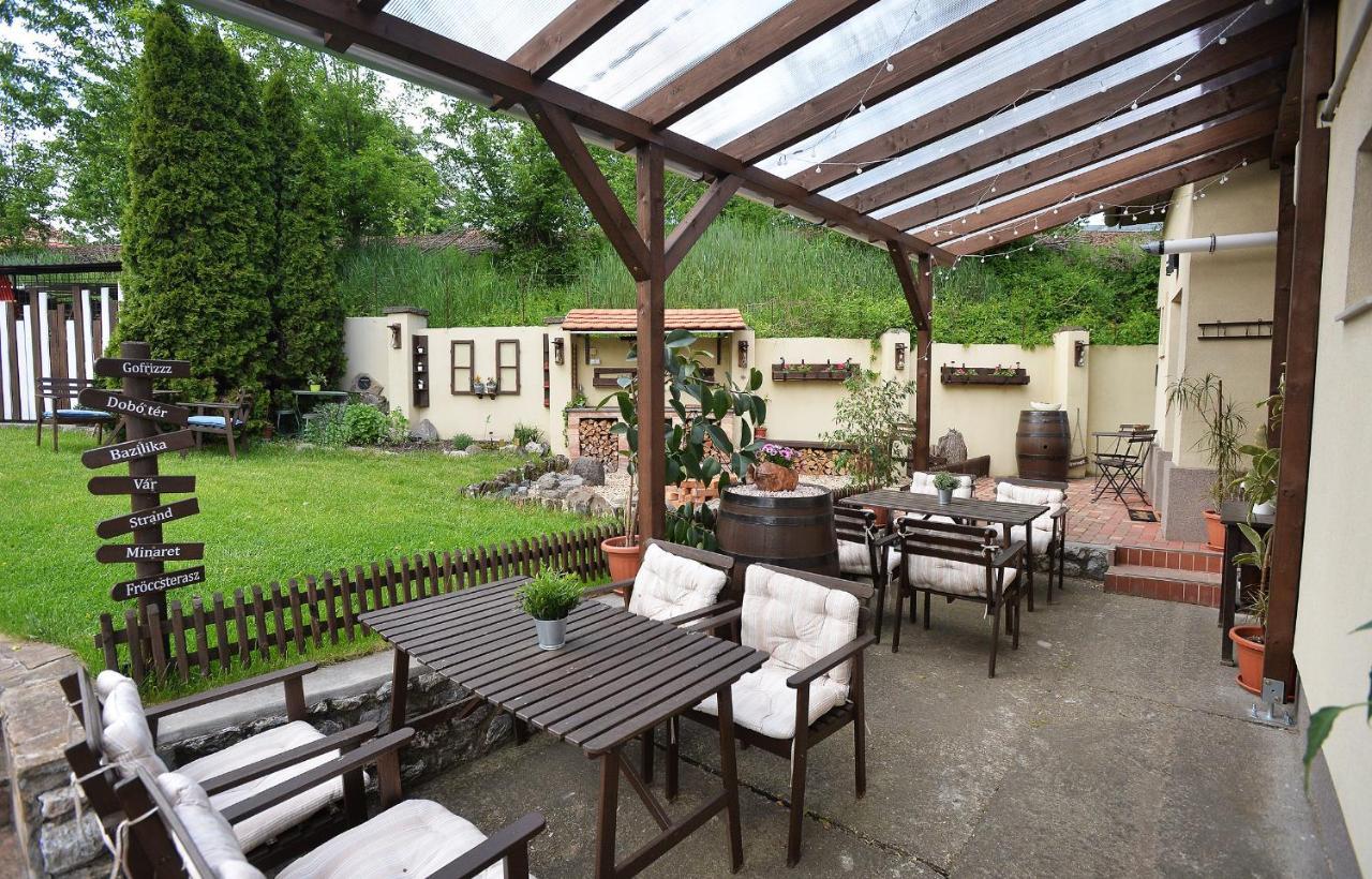 Castle Garden Apartman Егер Екстериор снимка