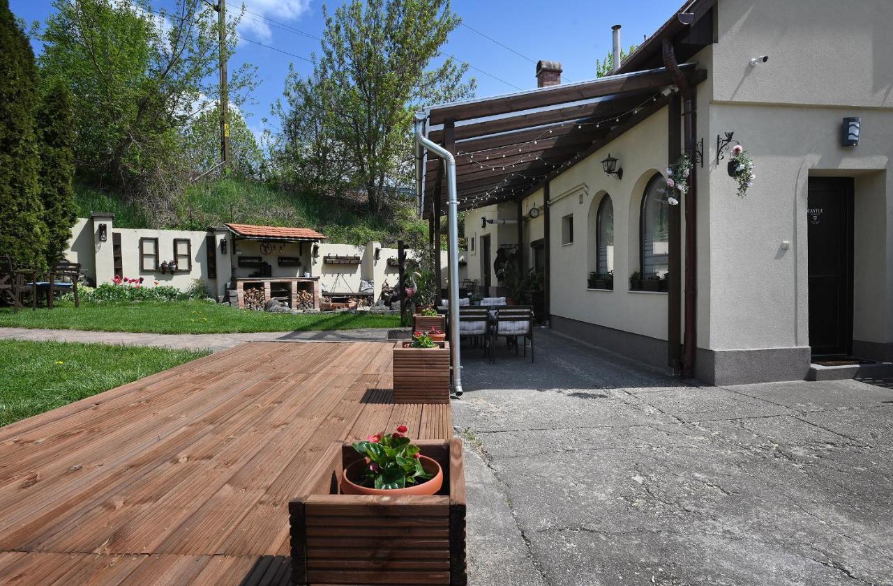 Castle Garden Apartman Егер Екстериор снимка